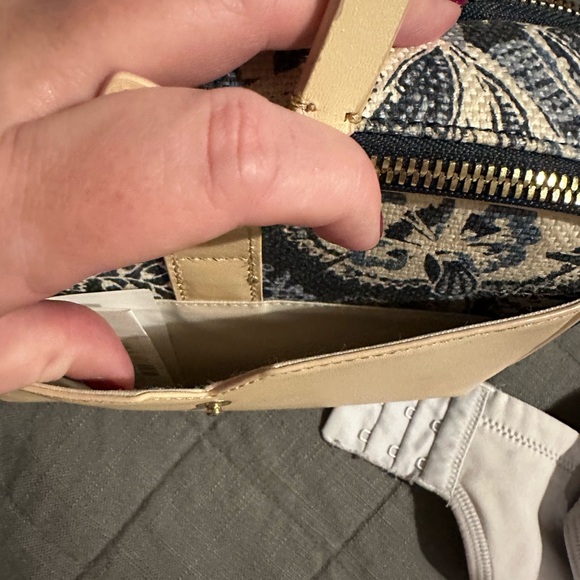 Spartina 449 Beryl Crossbody Oyster Factory - Picture 5 of 8